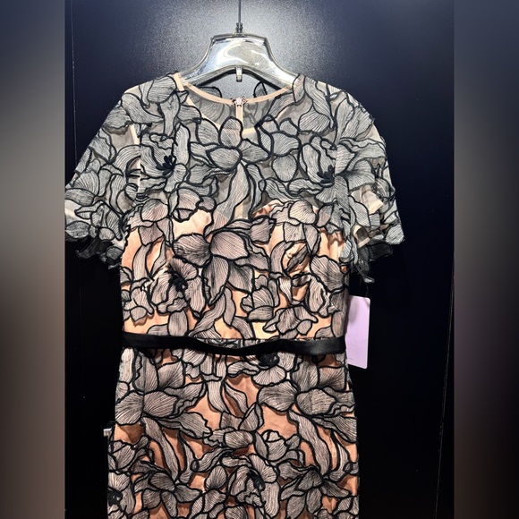 JS Collections Floral Patterned Dress with Short Sleeves - Picture 2 of 5